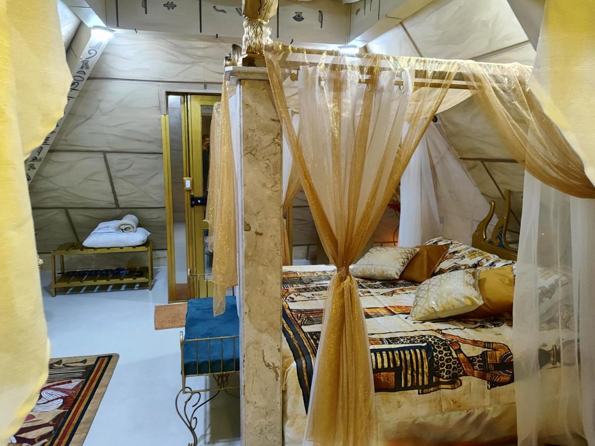 Piramide Queops, Magica Lodge *